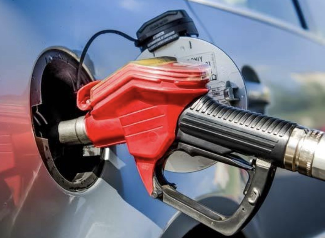 Emergency fuel delivery at vehicle gas tank