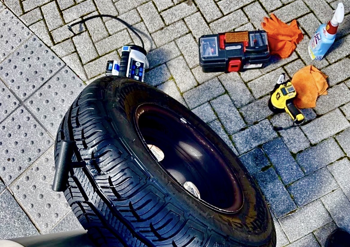 Mobile tire replacement tools and spare tire