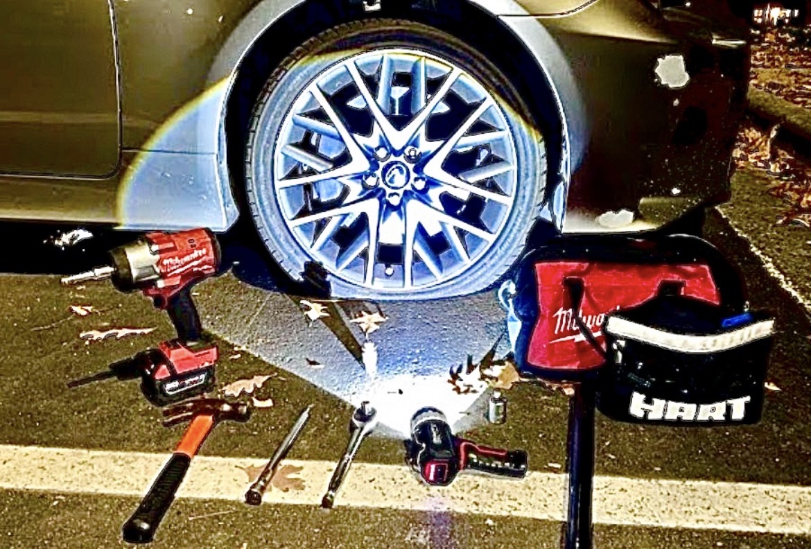 Mobile mechanic tools at night service call